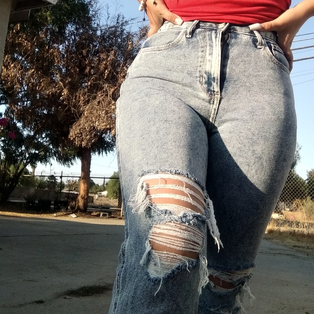 Ultra high rise mom jeans !